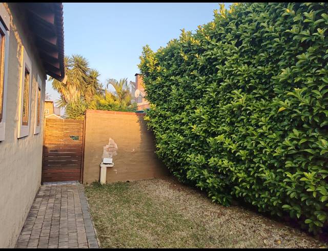 3 BEDROOM TOWNHOUSE FOR SALE IN WATERVAL EAST